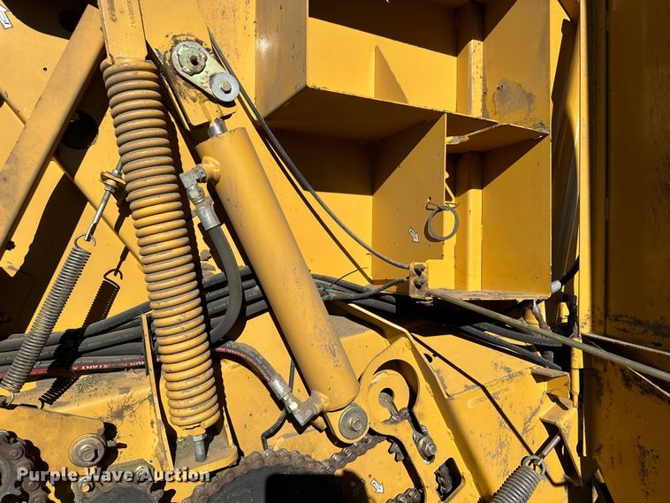 image for item DH1775 2010 Vermeer 605 Super M  round baler
