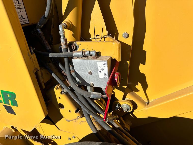 image for item DH1775 2010 Vermeer 605 Super M  round baler