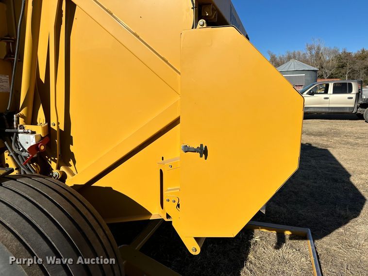 image for item DH1775 2010 Vermeer 605 Super M  round baler