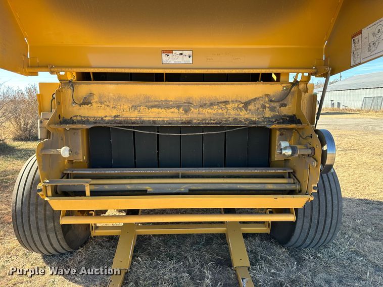 image for item DH1775 2010 Vermeer 605 Super M  round baler