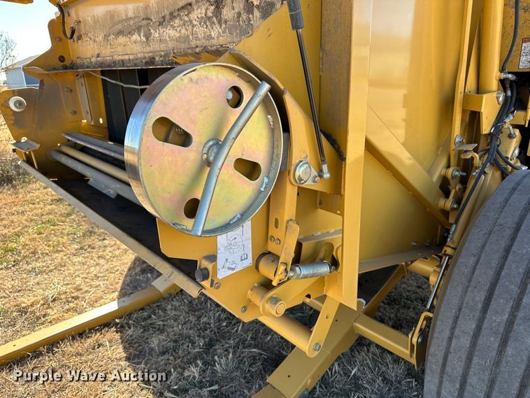 image for item DH1775 2010 Vermeer 605 Super M  round baler