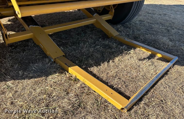 image for item DH1775 2010 Vermeer 605 Super M  round baler