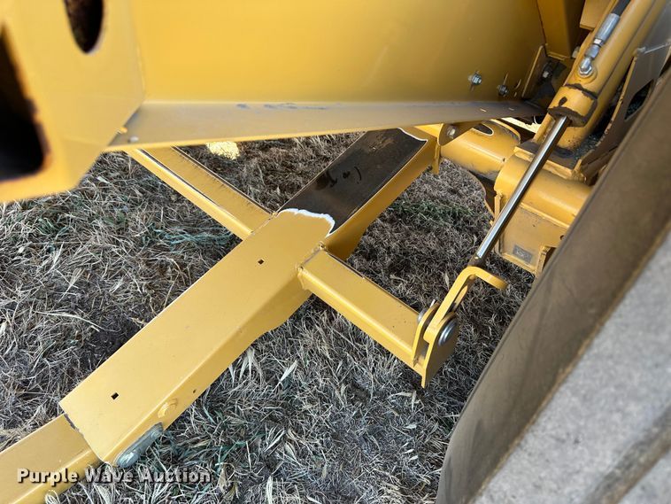 image for item DH1775 2010 Vermeer 605 Super M  round baler