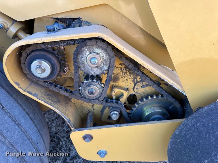 image for item DH1775 2010 Vermeer 605 Super M  round baler