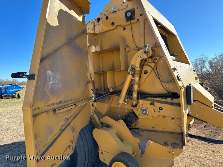 image for item DH1775 2010 Vermeer 605 Super M  round baler