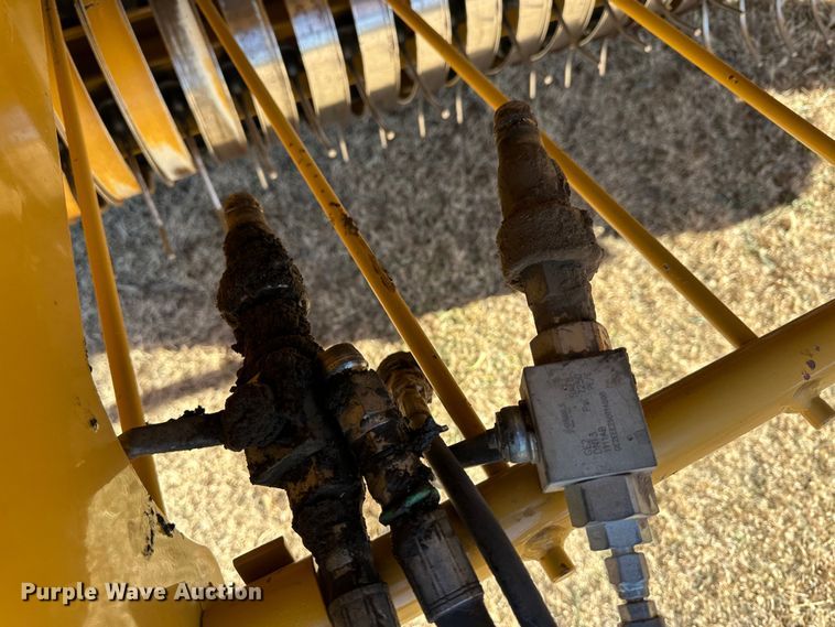 image for item DH1775 2010 Vermeer 605 Super M  round baler