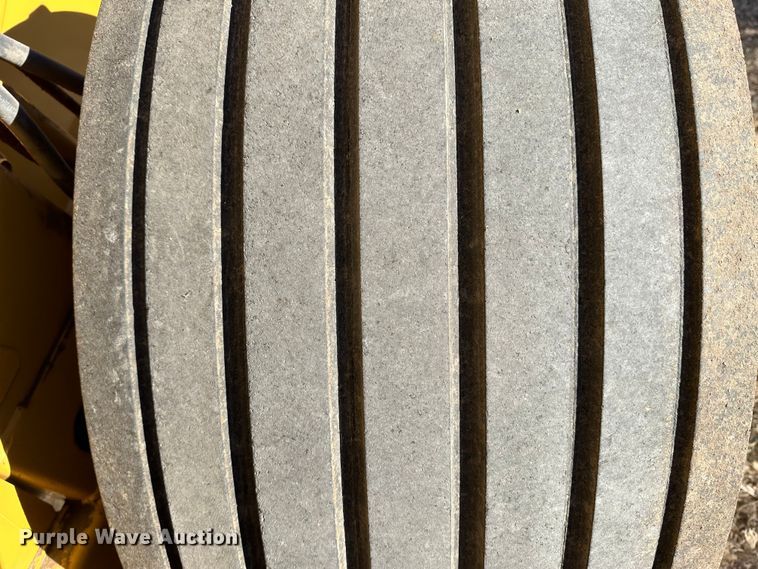 image for item DH1775 2010 Vermeer 605 Super M  round baler