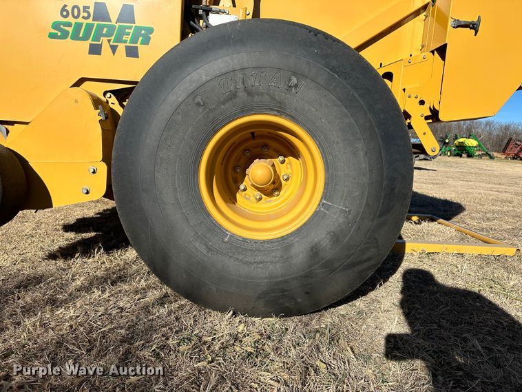 image for item DH1775 2010 Vermeer 605 Super M  round baler