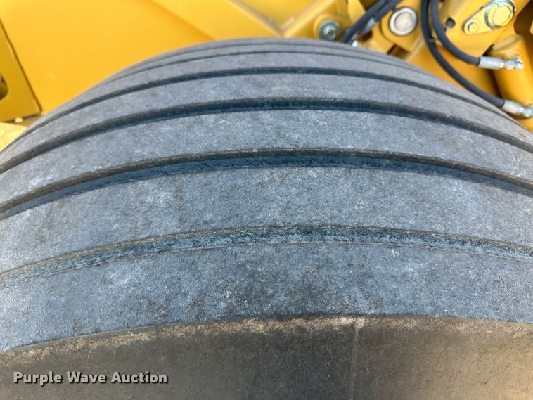 image for item DH1775 2010 Vermeer 605 Super M  round baler