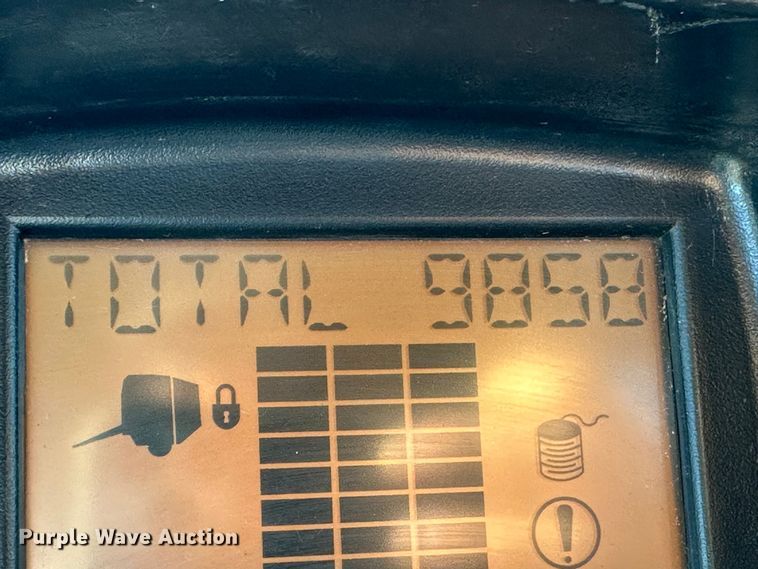 image for item DH1775 2010 Vermeer 605 Super M  round baler