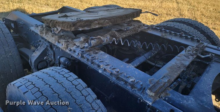 image for item DH1777 2005 Volvo VN  semi truck