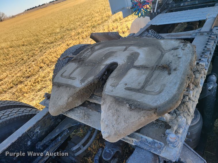 image for item DH1777 2005 Volvo VN  semi truck