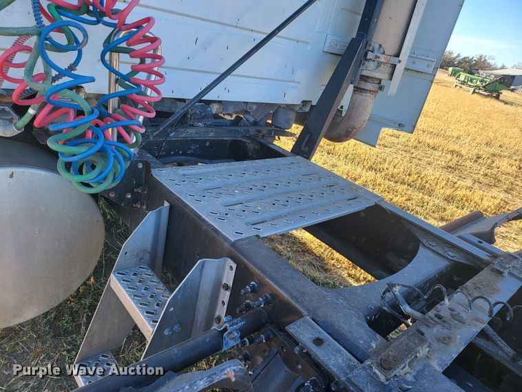 image for item DH1777 2005 Volvo VN  semi truck