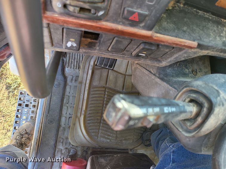 image for item DH1777 2005 Volvo VN  semi truck