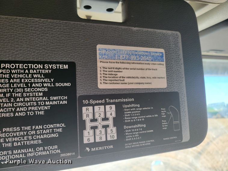 image for item DH1777 2005 Volvo VN  semi truck