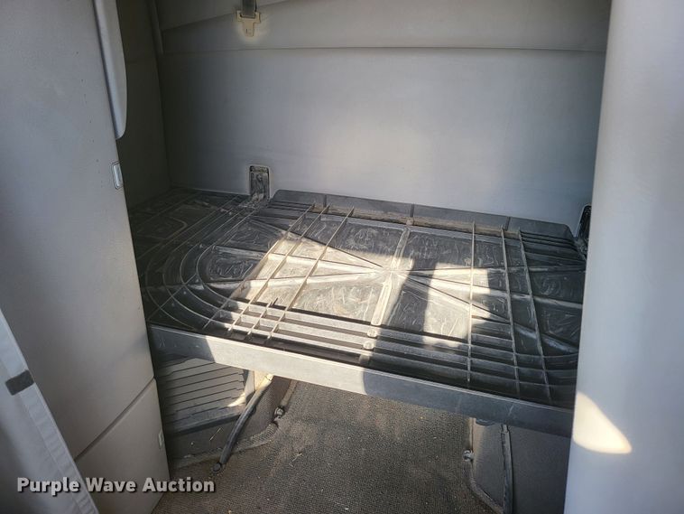 image for item DH1777 2005 Volvo VN  semi truck