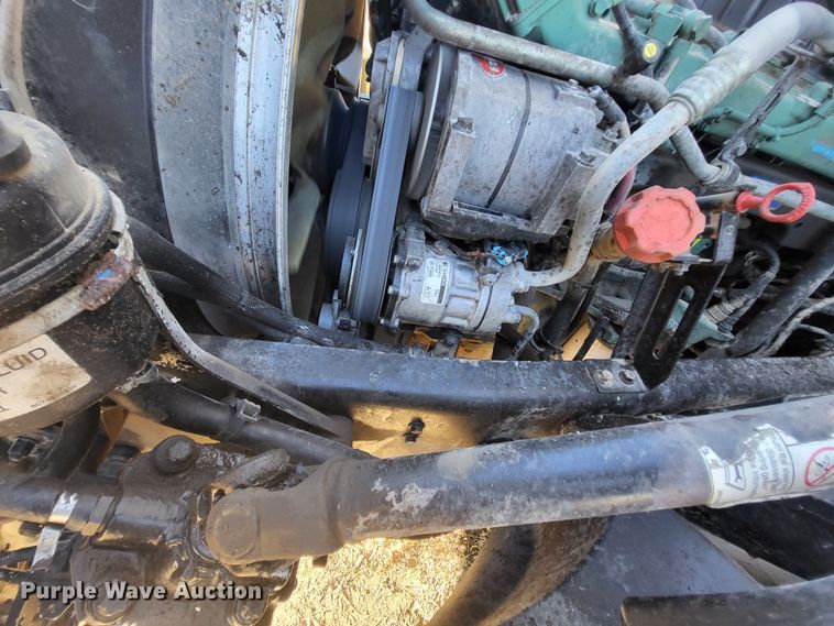 image for item DH1777 2005 Volvo VN  semi truck