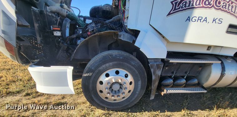 image for item DH1777 2005 Volvo VN  semi truck