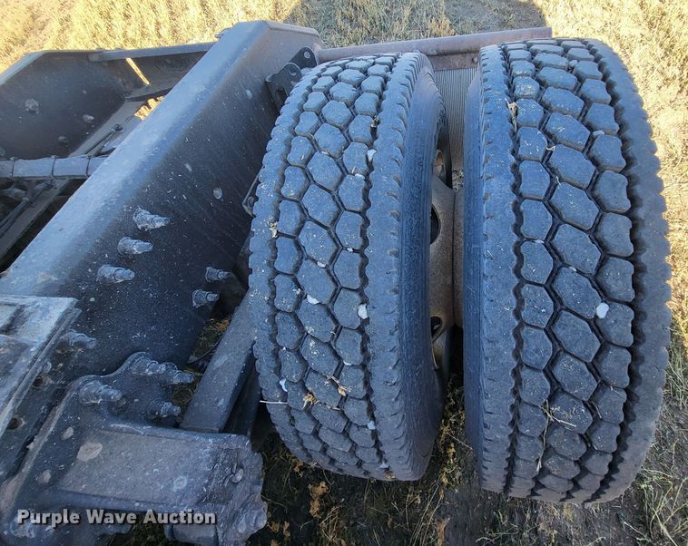 image for item DH1777 2005 Volvo VN  semi truck