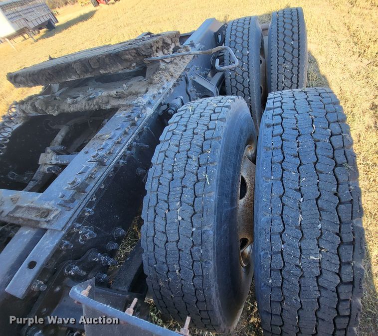 image for item DH1777 2005 Volvo VN  semi truck