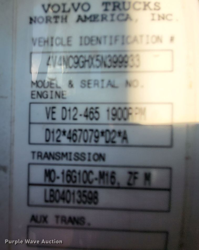 image for item DH1777 2005 Volvo VN  semi truck