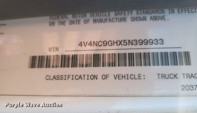 image for item DH1777 2005 Volvo VN  semi truck