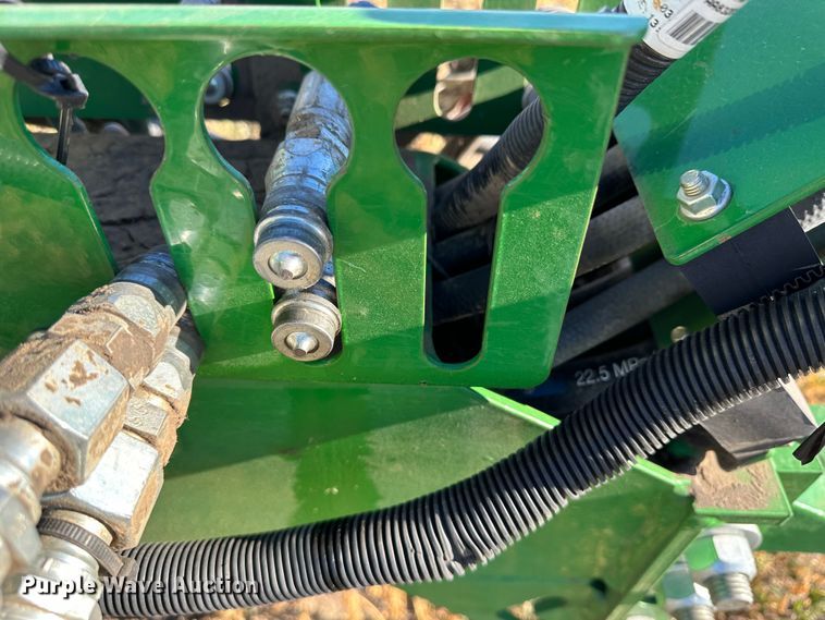 image for item DH1778 2014 John Deere 1890  air seeder