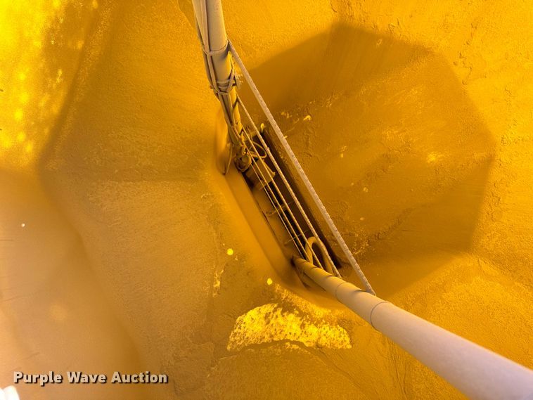 image for item DH1778 2014 John Deere 1890  air seeder