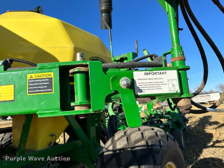 image for item DH1778 2014 John Deere 1890  air seeder
