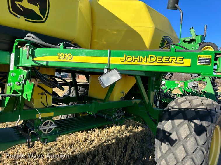 image for item DH1778 2014 John Deere 1890  air seeder