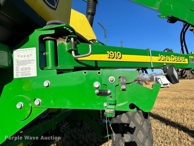 image for item DH1778 2014 John Deere 1890  air seeder