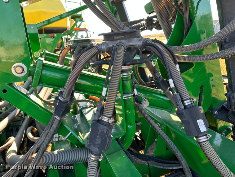 image for item DH1778 2014 John Deere 1890  air seeder