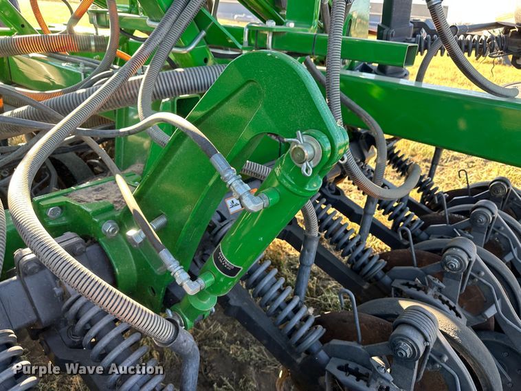 image for item DH1778 2014 John Deere 1890  air seeder