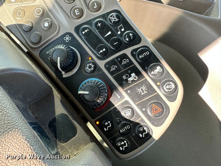 image for item DH1779 2011 John Deere 8285R  MFWD tractor