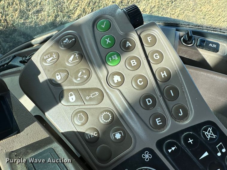 image for item DH1779 2011 John Deere 8285R  MFWD tractor