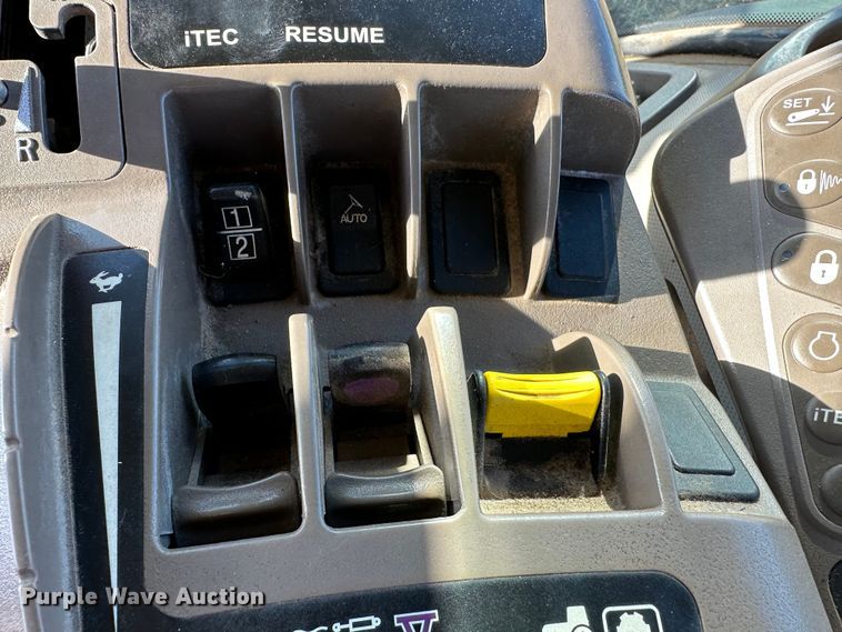 image for item DH1779 2011 John Deere 8285R  MFWD tractor