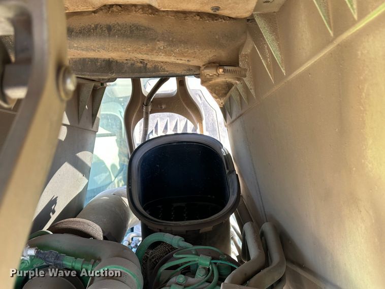 image for item DH1779 2011 John Deere 8285R  MFWD tractor