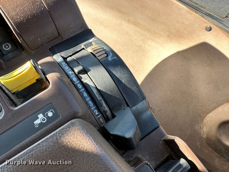 image for item DH1791 2005 John Deere 8420  MFWD tractor