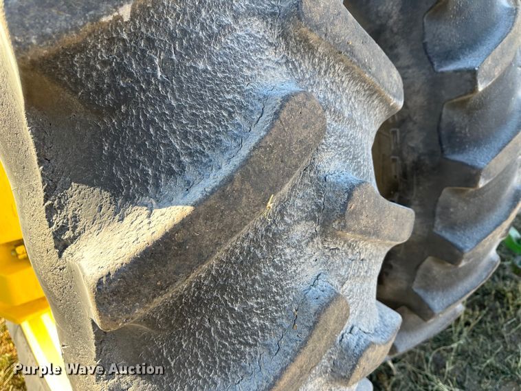 image for item DH1791 2005 John Deere 8420  MFWD tractor