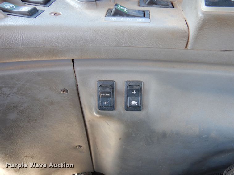 image for item DJ0817 2012 Versatile 305  MFWD tractor