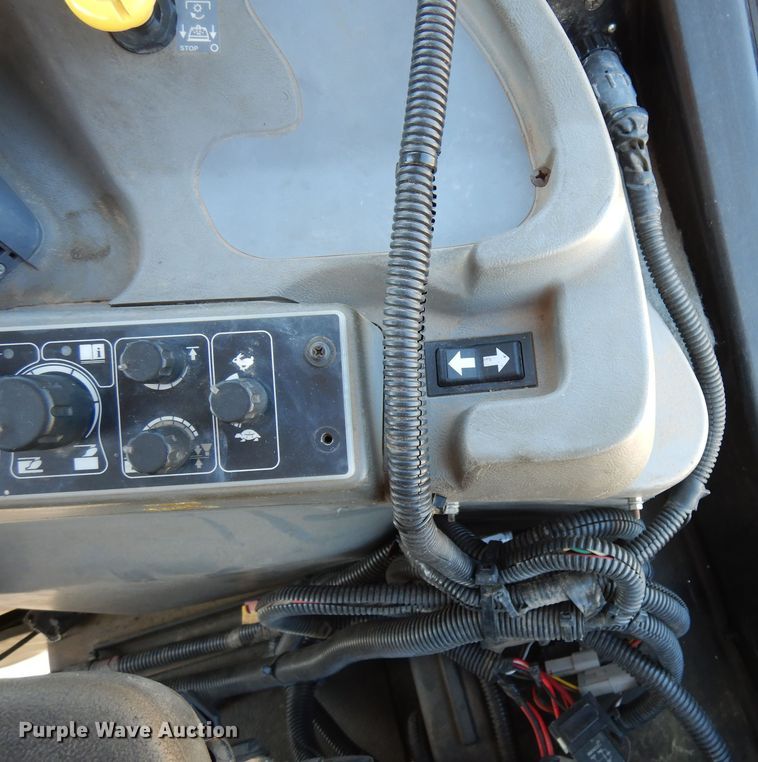 image for item DJ0817 2012 Versatile 305  MFWD tractor