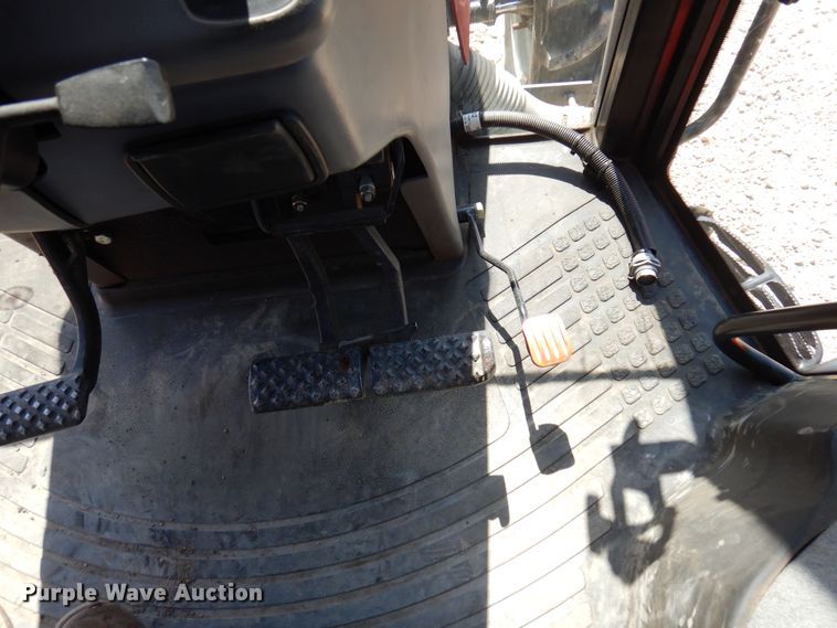 image for item DJ0817 2012 Versatile 305  MFWD tractor