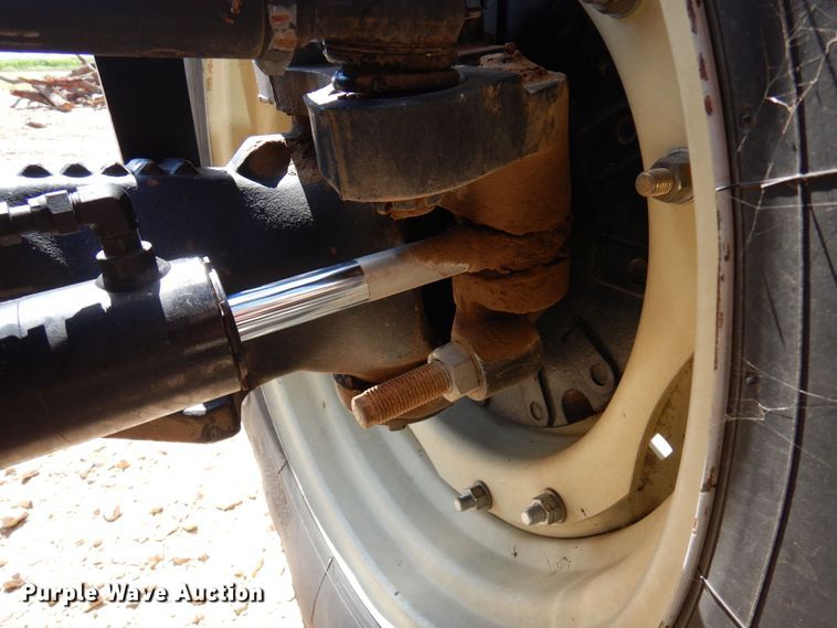 image for item DJ0817 2012 Versatile 305  MFWD tractor