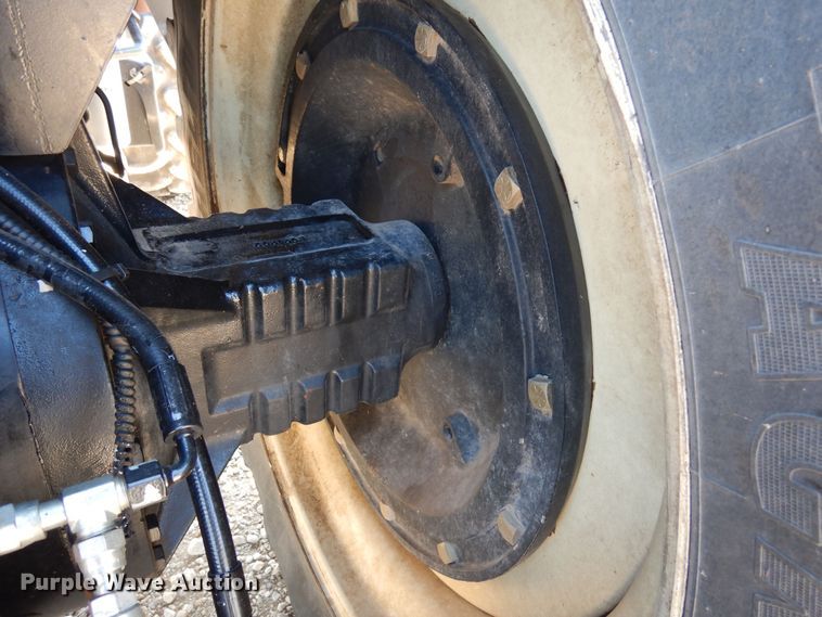 image for item DJ0817 2012 Versatile 305  MFWD tractor