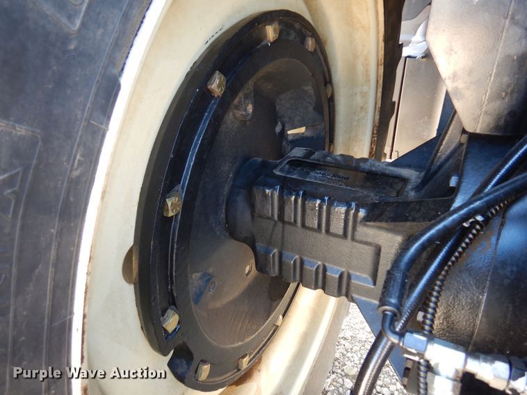 image for item DJ0817 2012 Versatile 305  MFWD tractor