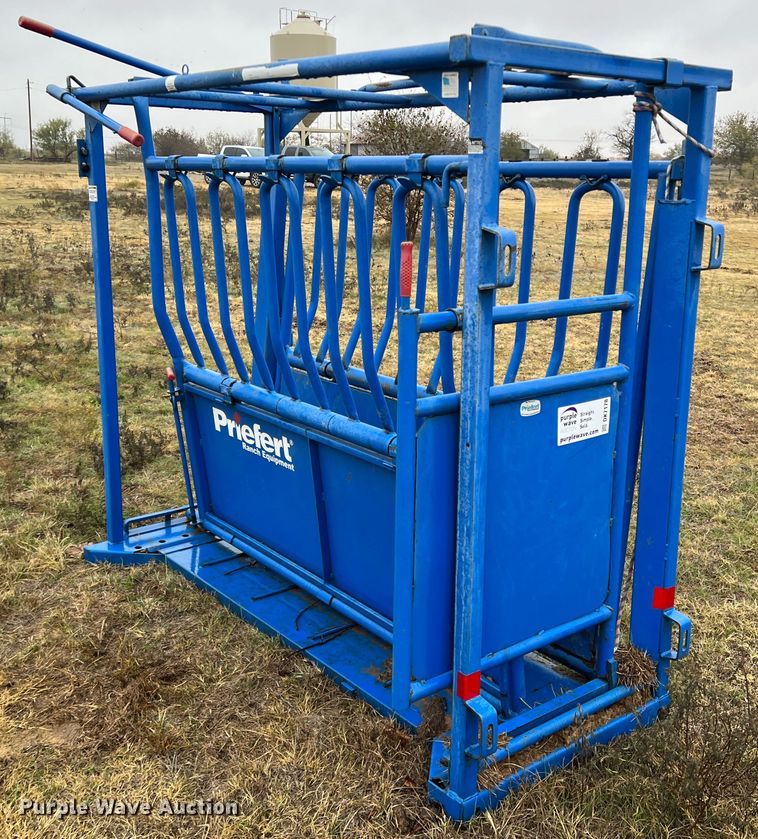image for item DK7178 Priefert  livestock squeeze chute