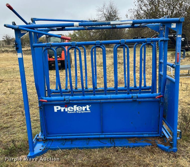 image for item DK7178 Priefert  livestock squeeze chute