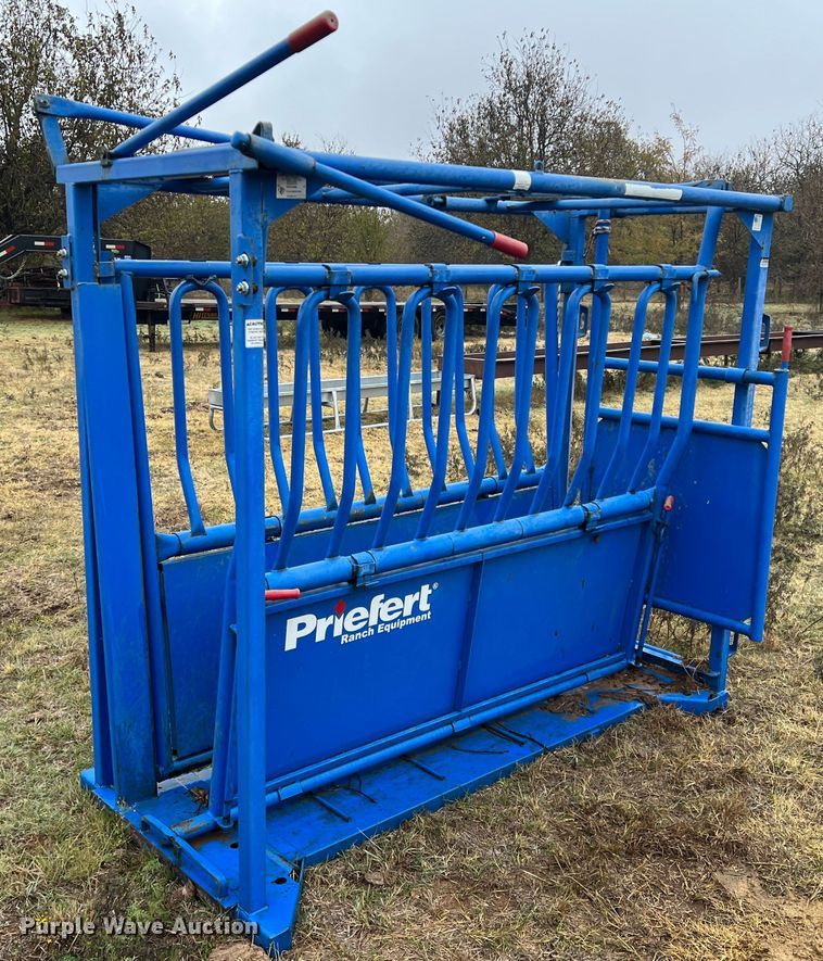 image for item DK7178 Priefert  livestock squeeze chute