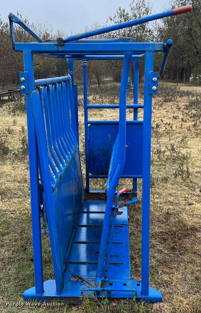 image for item DK7178 Priefert  livestock squeeze chute