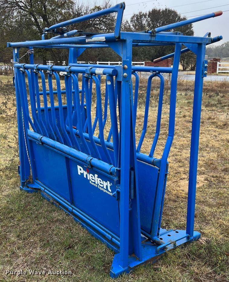 image for item DK7178 Priefert  livestock squeeze chute